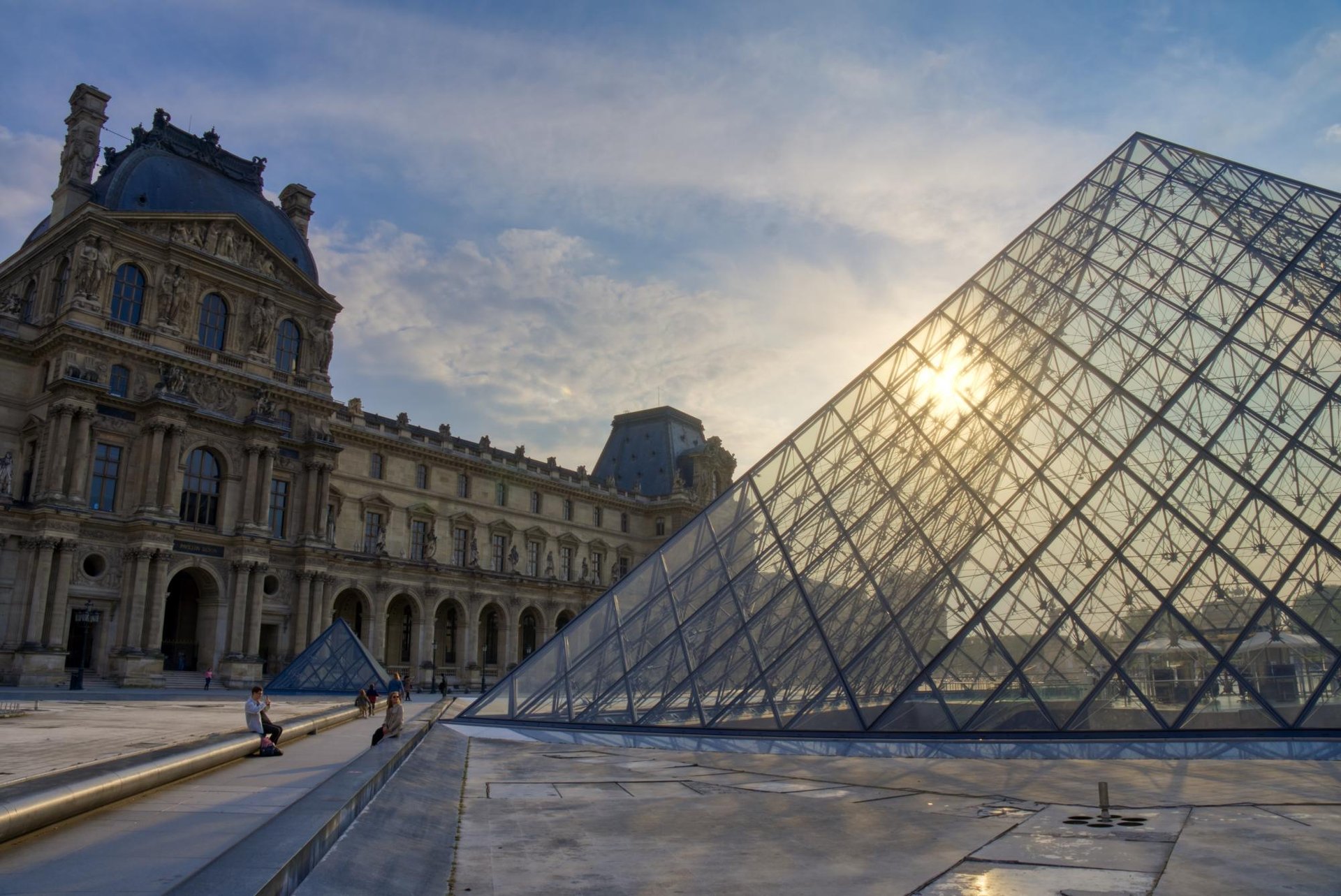 Les Rives de Notre Dame | Louvre Museum